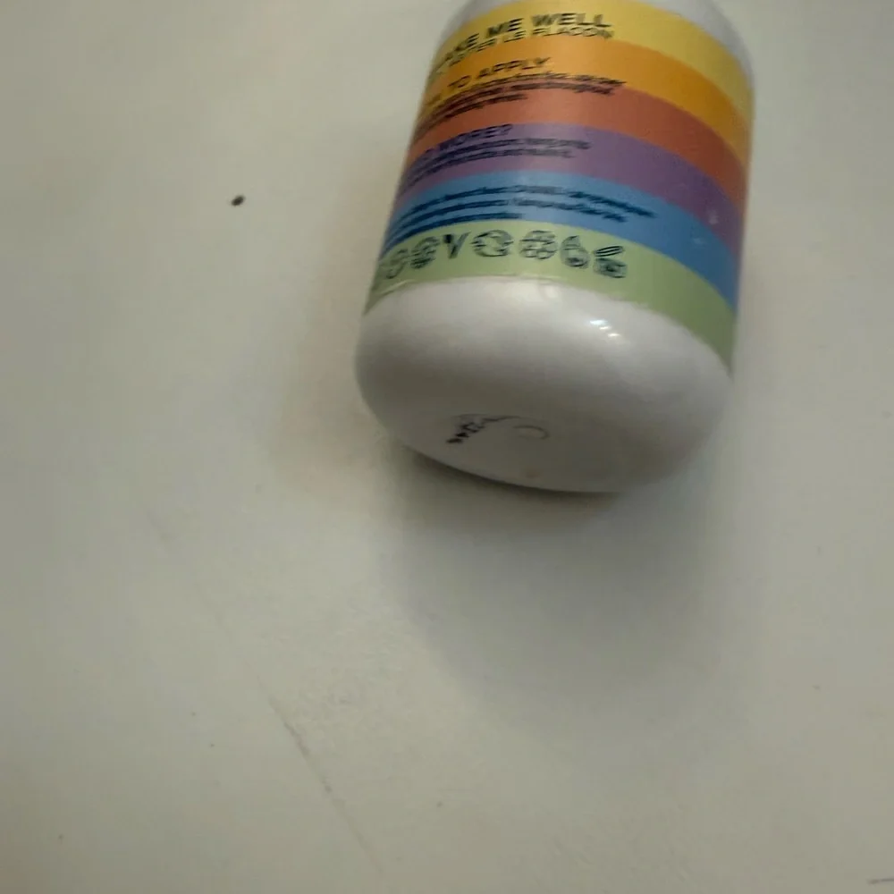Sun Protection Setting Spray - White and Yellow - Picture 2 of 3